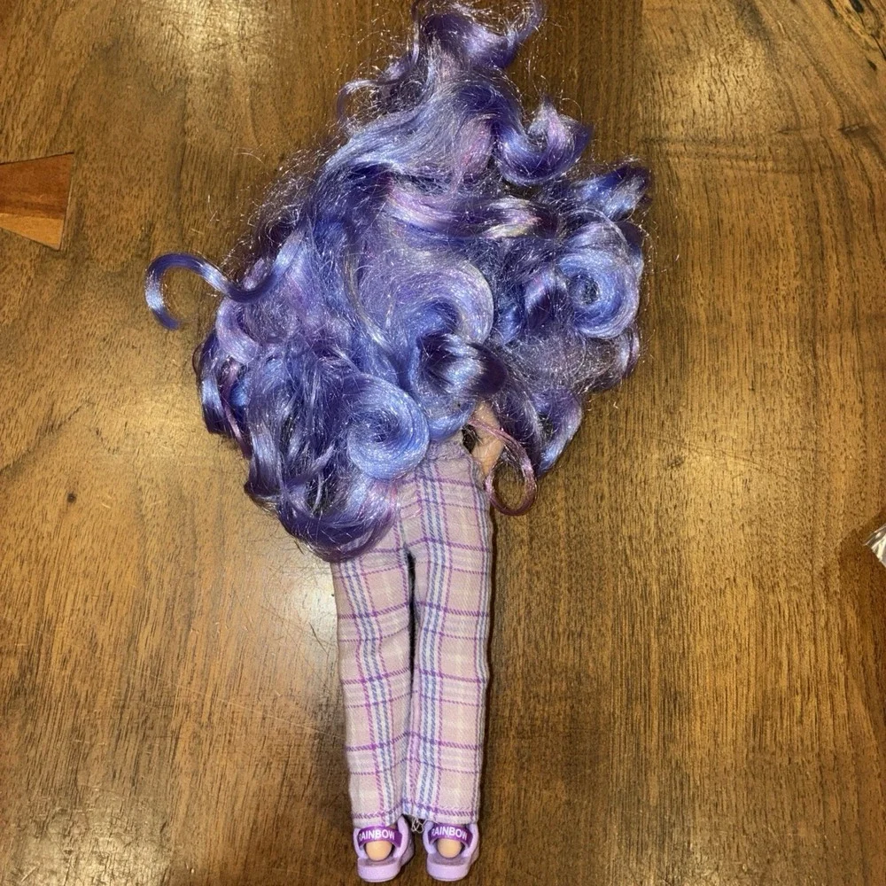 Rainbow High Junior High PJ Party - Violet (Purple) - 22 cm Posable Doll